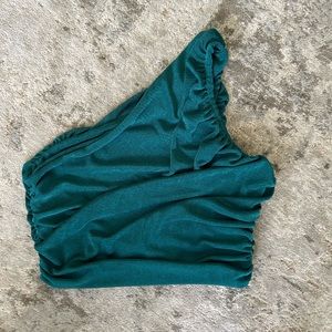 Green one shoulder going out top